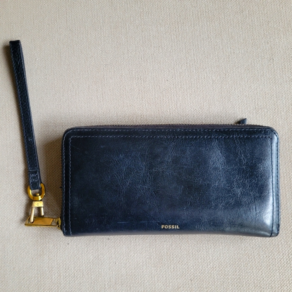 Leather Fossil Zip-Around Clutch